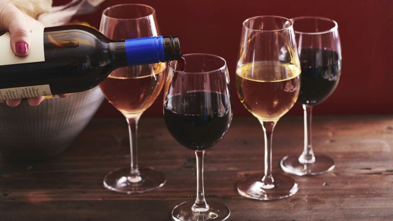 víno pohár alkohol 1140px (SITA/AP)